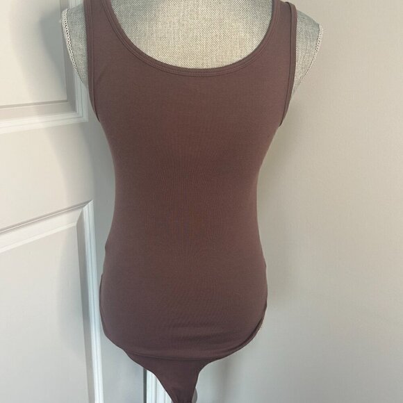 GAP Purple Scoop Neck Tank Body Suit NWOT Size M - Picture 2 of 2